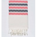 Fouta zigzag blanc crème, rose et bleu nuit