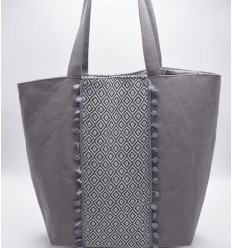Sac Saint Tropez taupe avec des motifs en chevron et pompons