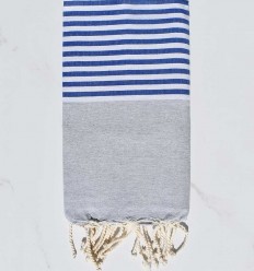 Fouta plate gris clair rayée bleu et blanc
