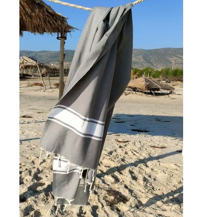 Toalla de playa plana gris medio