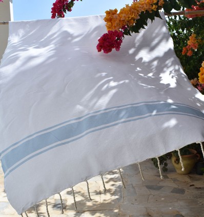 Fouta plate blanche bandes bleu clair
