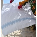 Fouta plate blanche bandes bleu ciel