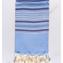 Jeté arabesque bleu clair avec rayures