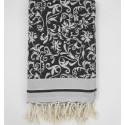 Fouta Noire Motifs Floraux – Serviette de Plage Élégante