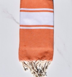 Enfant couleur orange corail