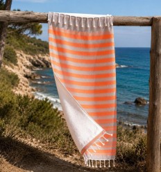 Fouta grise rayée orange doublée éponge