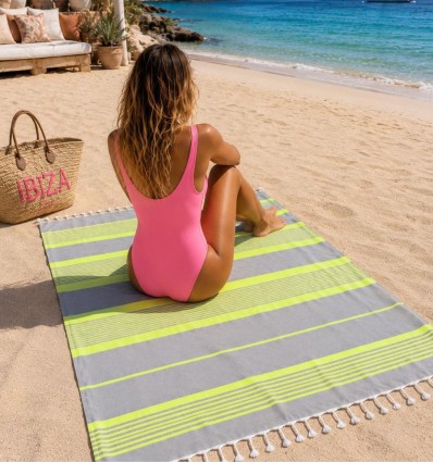 Fouta cinza e amarelo fluorescente com felpo